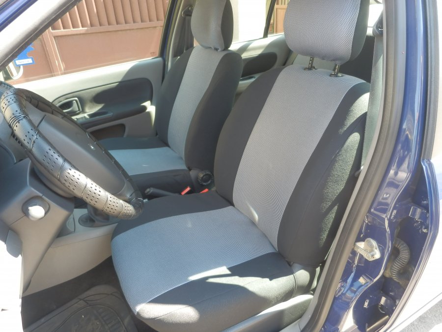 Egyeni Auto Uleshuzat Fototara Fenykeptara Renault